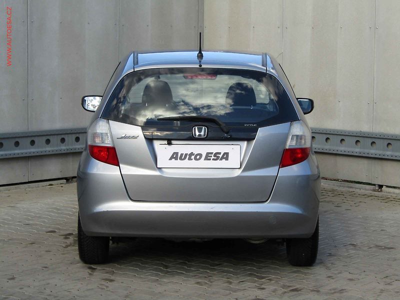 Honda Jazz (2011) 1.3i, ČR, Navi, AC - fotka 5 z 17