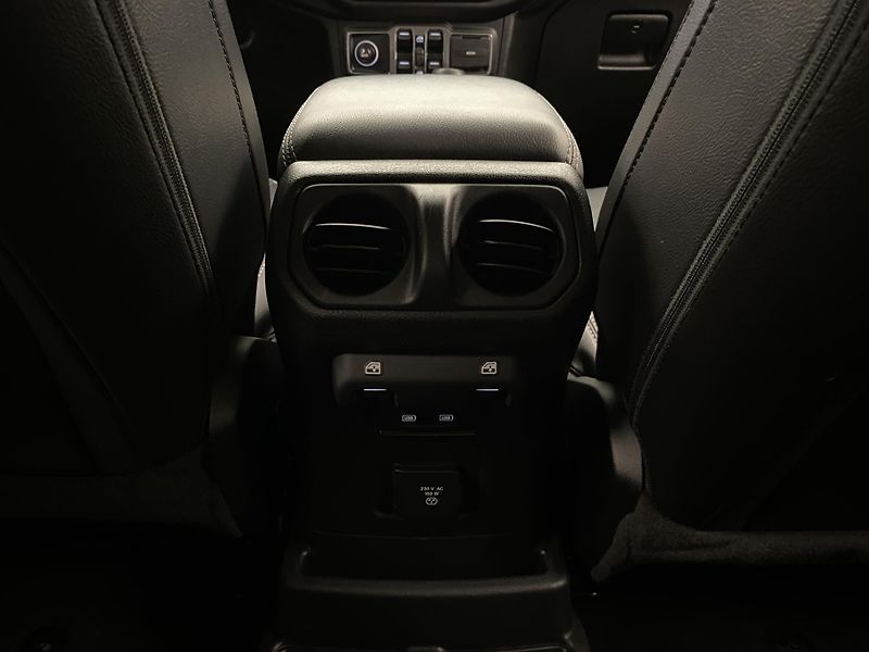Jeep Wrangler UNLIMITED PHEV 4xE CZ 1.maj - fotka 32 z 61