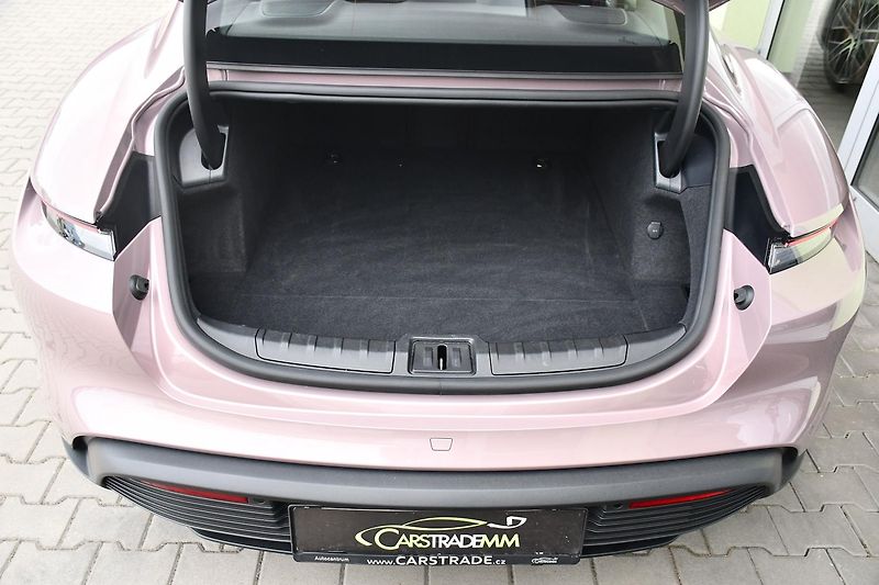 Porsche Taycan PERFORMANCE BATTERY PLUS - fotka 39 z 42