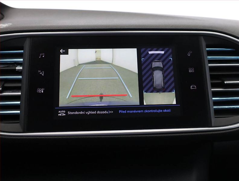 Peugeot 308 (2018) 2.0 BlueHDi, Automat - fotka 13 z 16