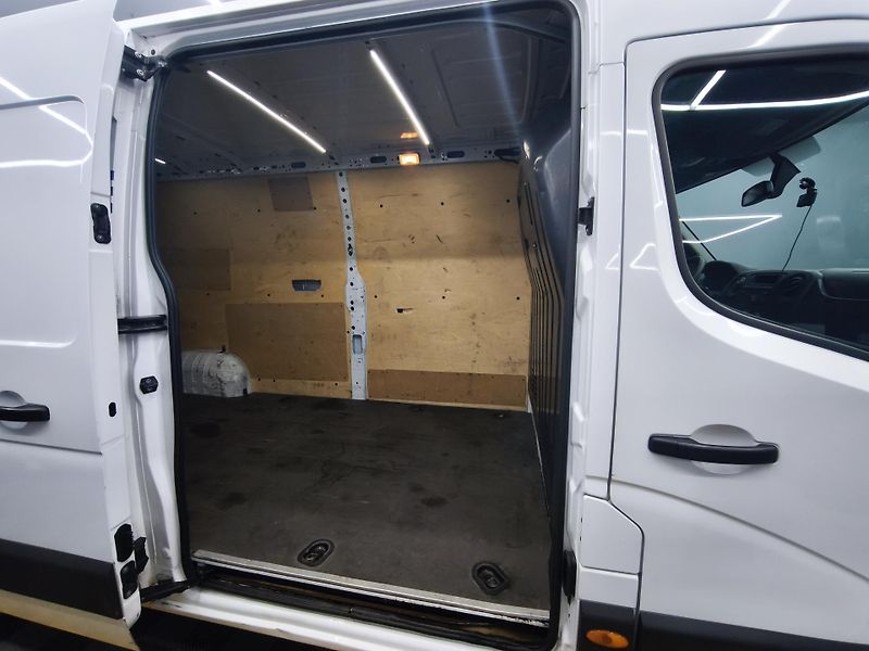Renault Master (2019) 2.3, L3H2, klima, kamera - fotka 6 z 28