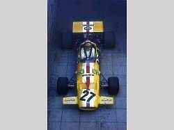Švédský závodní jezdec Joakim Bonnier v kokpitu vozu F1 Maserati v roce 1966.