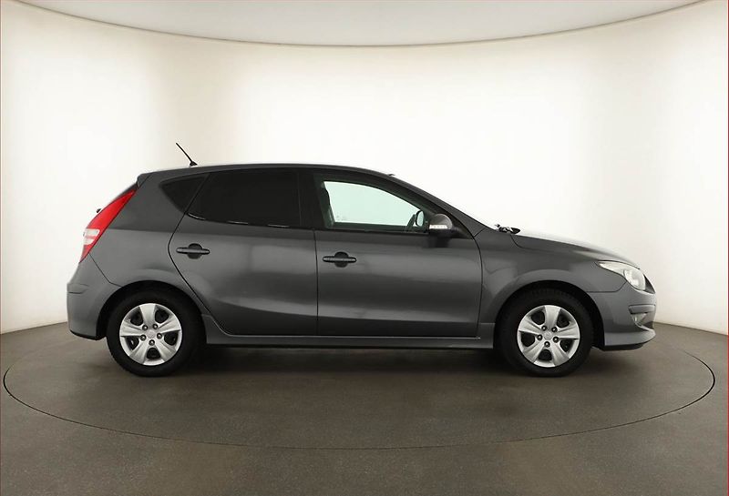 Hyundai i30 (2011) 1.4 CVVT, Tempomat - fotka 6 z 12
