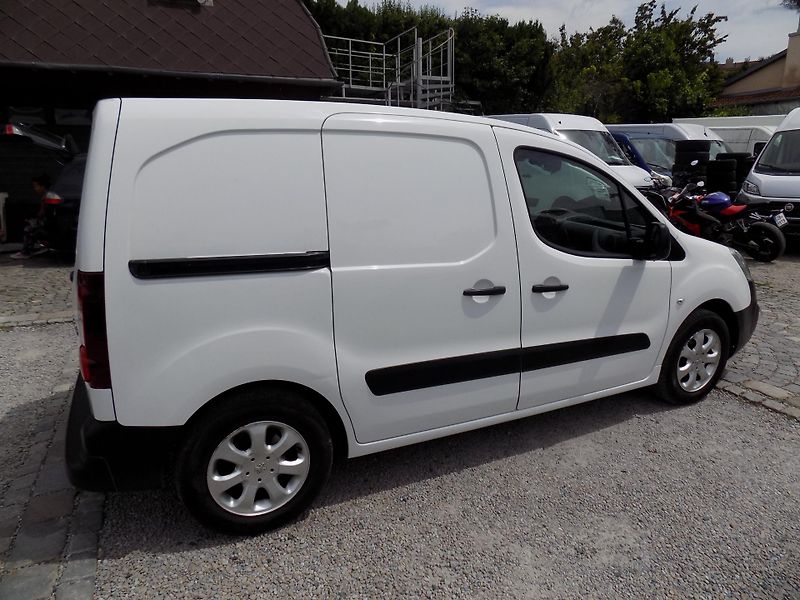 Peugeot Partner 1,6 HDI 73 KW KLIMA, TEMP, ČR - fotka 9 z 44