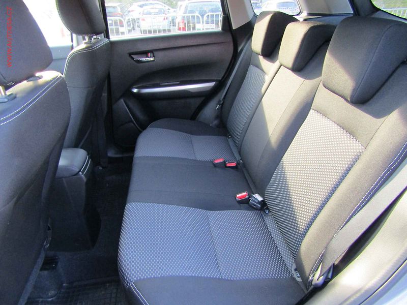 Suzuki Vitara (2021) 1.4 BoosterJet 4x4, 1.maj,ČR - fotka 10 z 21