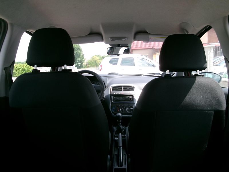 Fiat Punto (2010) 1,2i ČR 2xAIBAG ABS - fotka 19 z 24