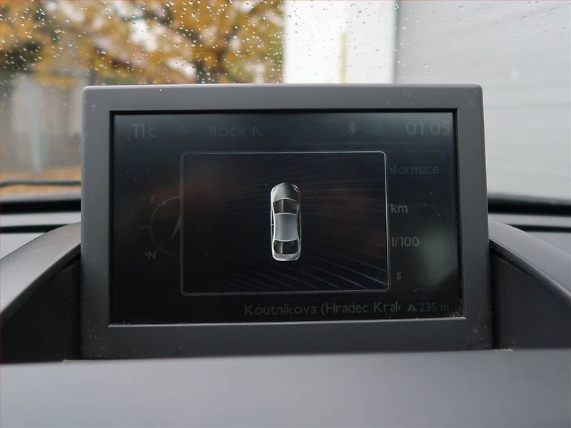 Peugeot 5008 (2014) 1.6 HDi, Automat, po STK - fotka 16 z 18