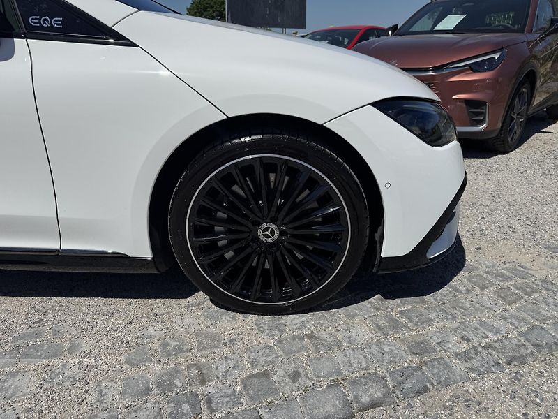 Mercedes-Benz EQE (2023)  500 4-Matic AMG 19000km - fotka 12 z 35