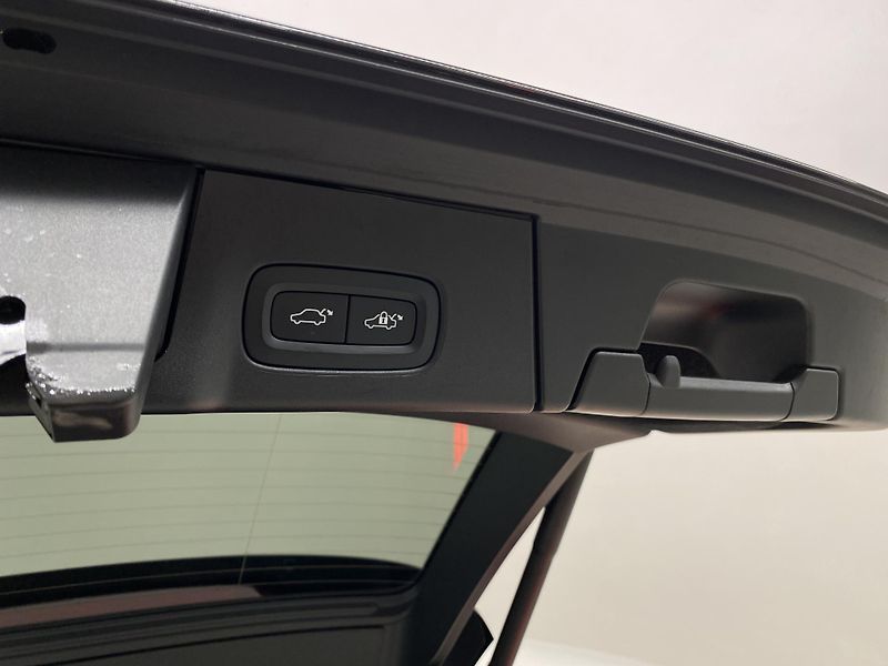 Volvo V90 D4 R-DESIGN AUT  - fotka 34 z 48