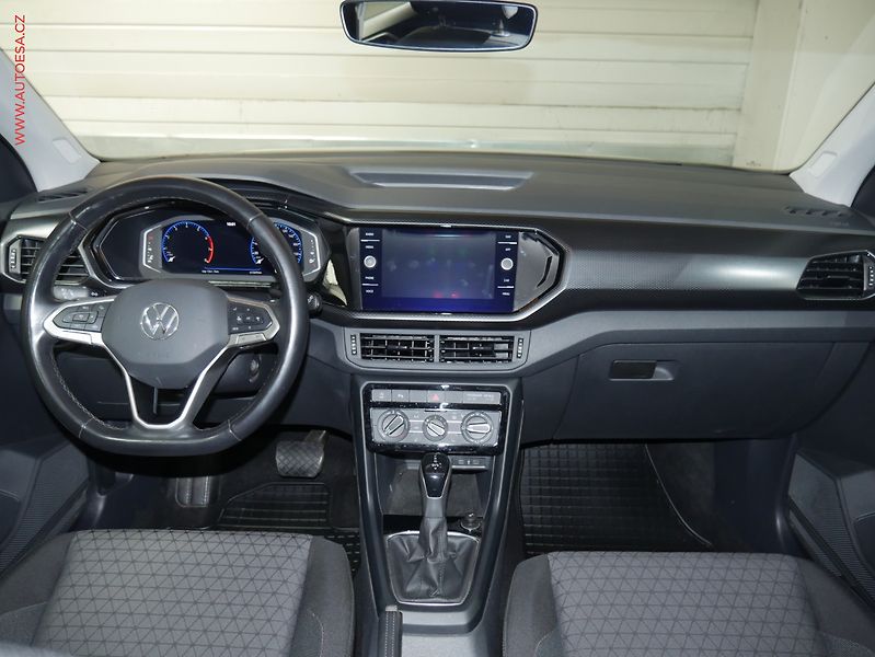 Volkswagen T-Cross (2023) 1.0 TSi, 2.maj,ČR, Life, DSG - fotka 8 z 21