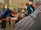 Den seniorů s dárky, informacemi o prevenci a správném chování, soutěžemi, ale také měřením krevního tlaku a tělesného tuku uspořádala v úterý v policejním muzeu na Karlově pražská policie. Nechyběla samozřejmě ani možnost bezplatné prohlídky expozice.