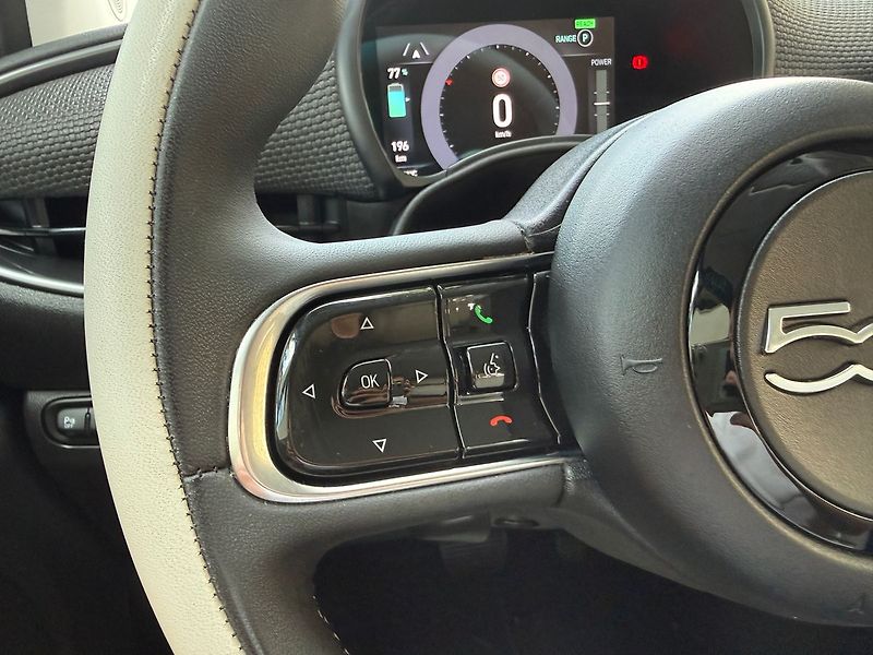 Fiat 500 LaPrima 3+1 42 kWh - fotka 27 z 38