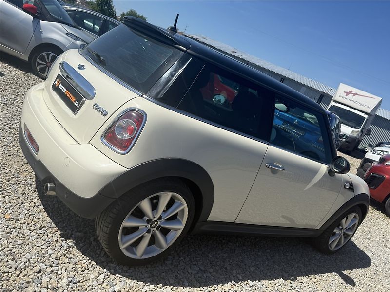 Mini Cooper 1,6 90kW PANORAMA,XENONY, A/T - fotka 5 z 22