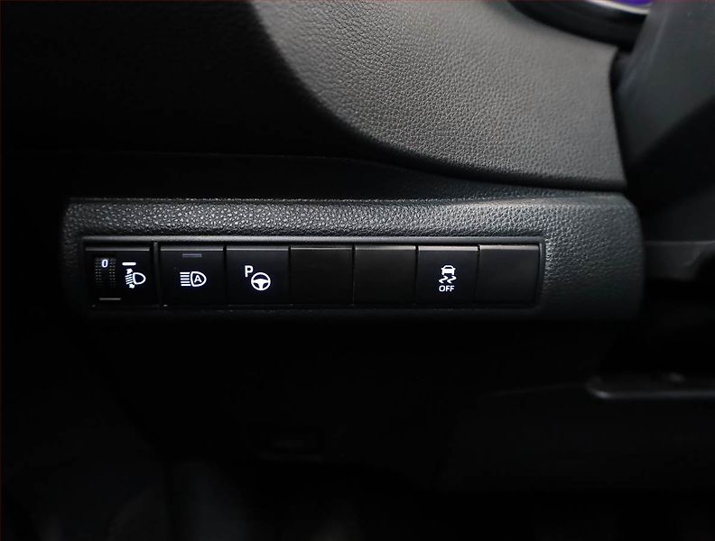 Toyota Corolla (2022) 1.8 Hybrid - fotka 18 z 21