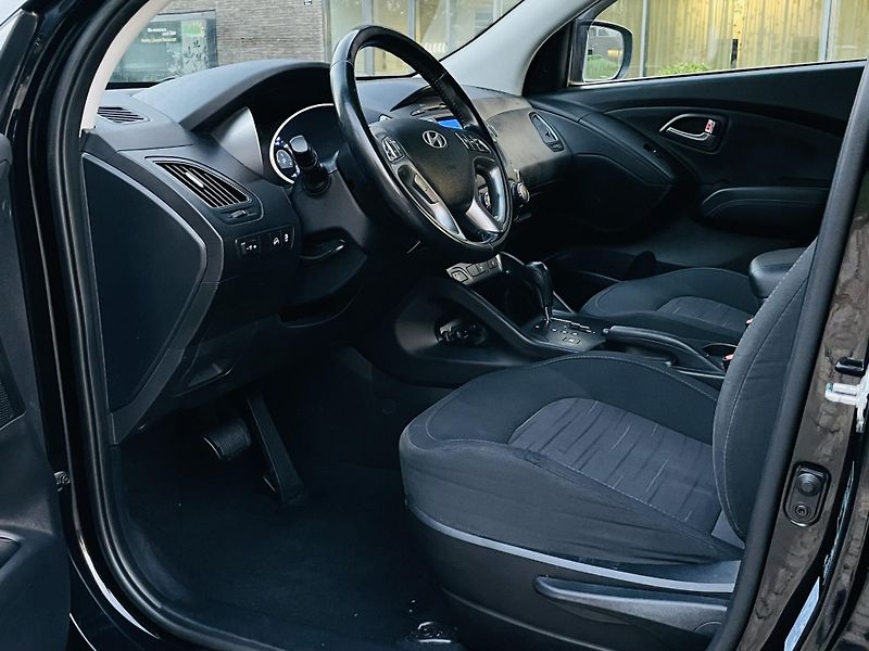 Hyundai ix35 2.0i AUTOMAT VYHŘEV TAŽNÉ - fotka 28 z 43