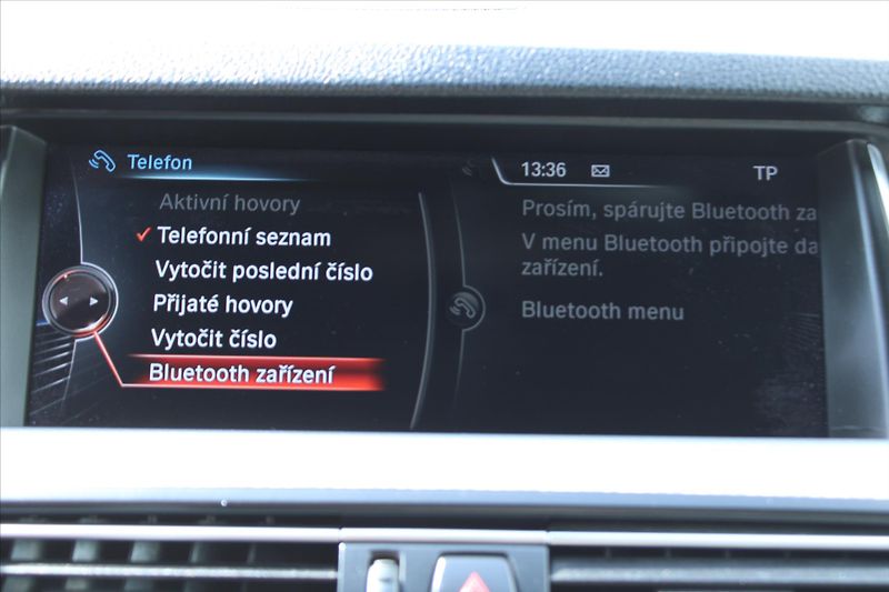 BMW Řada 5 530d xDrive 190kW M PAKET ČR - fotka 25 z 32