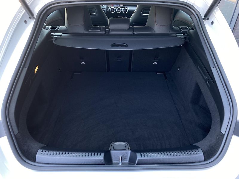 Mercedes-Benz CLA 180 d Shooting Brake - fotka 26 z 28