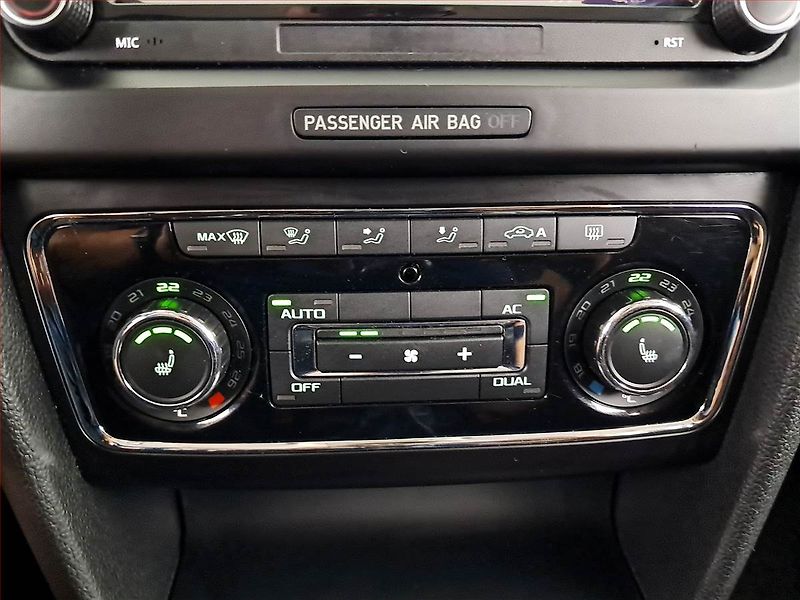 Škoda Superb (2008) 2.0 TDI, Navi, Tempomat - fotka 17 z 23