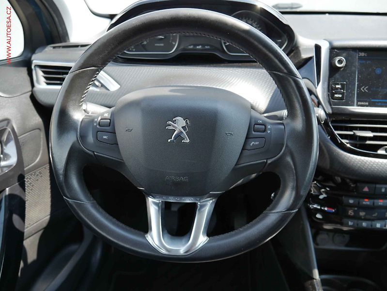 Peugeot 2008 (2019) 1.2i, 1.maj,ČR, autoAC, temp. - fotka 13 z 19