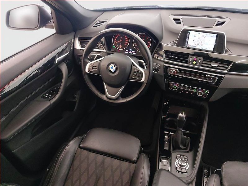 BMW X1 (2016) Premium sDrive18d, Automat - fotka 7 z 17