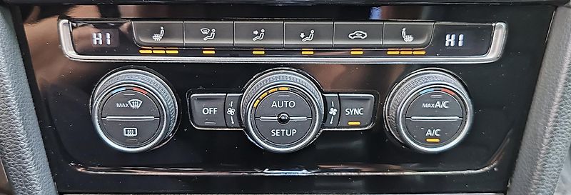 Volkswagen Golf (2013) VII, 1.4 TSI, 103 kW - fotka 17 z 27