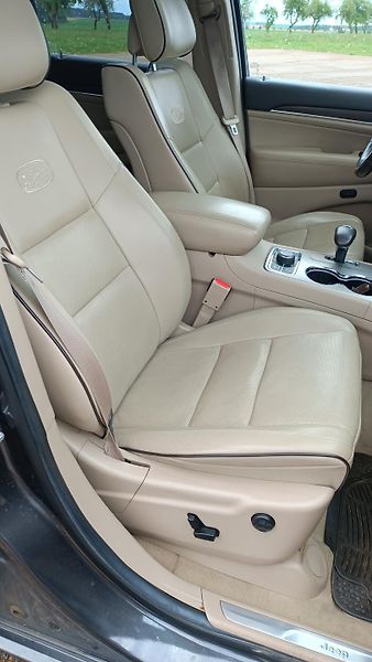 Jeep Grand Cherokee 3,0d Overland Nové v ČR - fotka 10 z 52