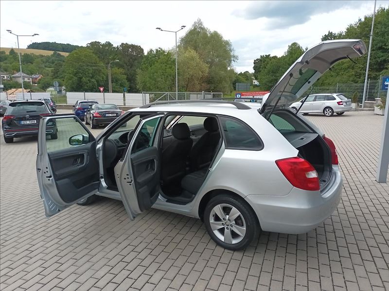 Škoda Fabia 1,6 TDI,77KW,1MAJ,TAŽNÉ,VÝHŘEV - fotka 10 z 37