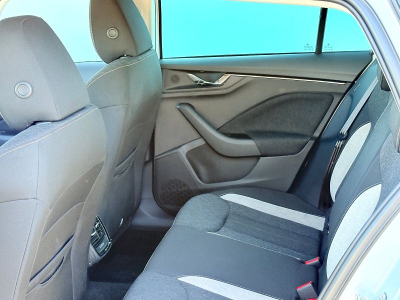 Škoda Scala (2025) DSG 1.0 TSI / 85 kW TOP SELECT - fotka 16 z 26