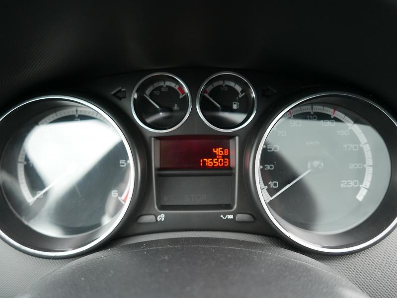 Peugeot 308 1,6 HDI 80kW SW Panorama Sport - fotka 31 z 40