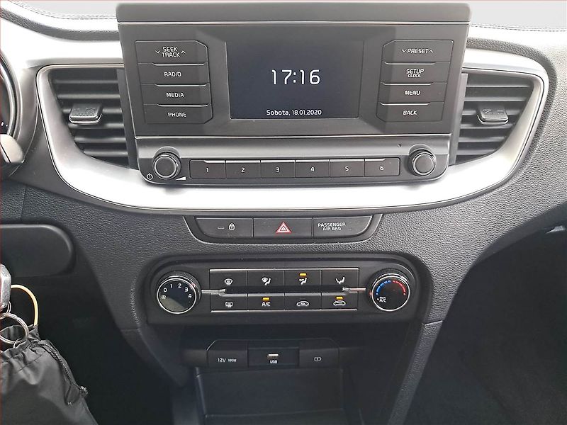 Kia Ceed (2021) 1.6 CRDi MHEV, Serv.kniha - fotka 12 z 17