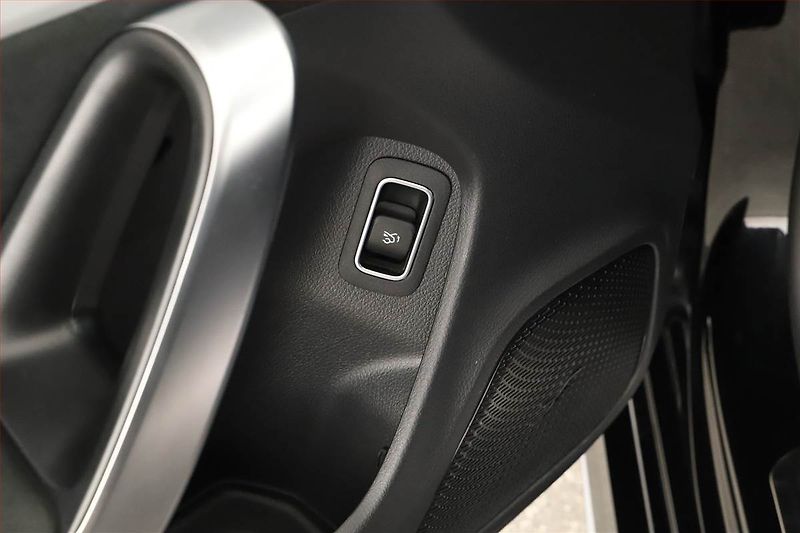 Mercedes-Benz CLA (2024) 200 - fotka 10 z 20