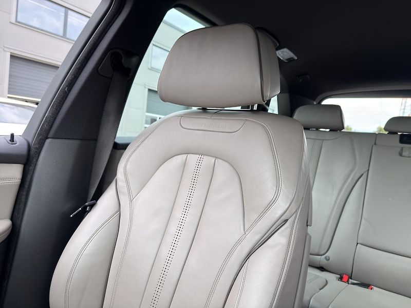 BMW X5 xDrive30d - fotka 14 z 21