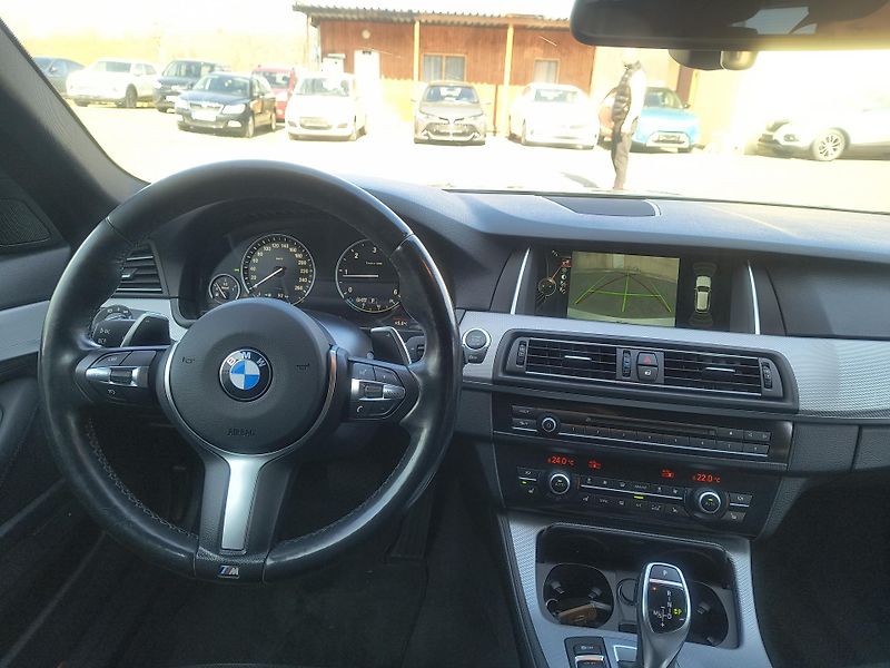 BMW Řada 5 (2014) 525d M xDRIVE/HEAD-UP/PANORAMA - fotka 33 z 61