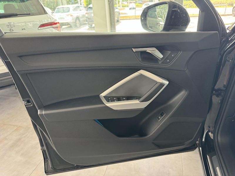 Audi Q3 (2025) 40TDi AUT QUATTRO LED NAVI ACC - fotka 21 z 34