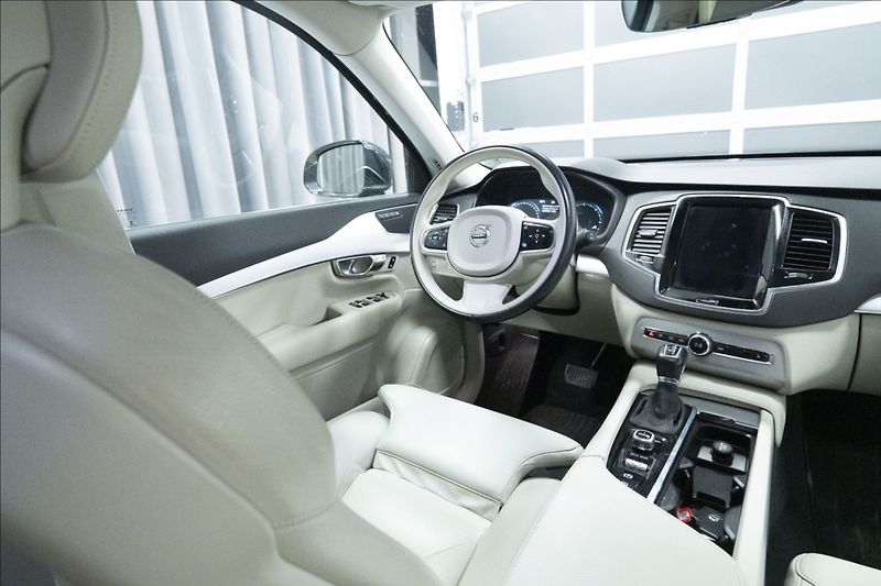 Volvo XC90 2,0 D5 AWD 1. MAJITEL ČR TAŽNÉ - fotka 12 z 44