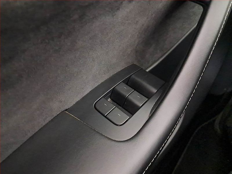 Tesla Model Y (2022) Long Range AWD 79kWh, SoH 91% - fotka 17 z 19