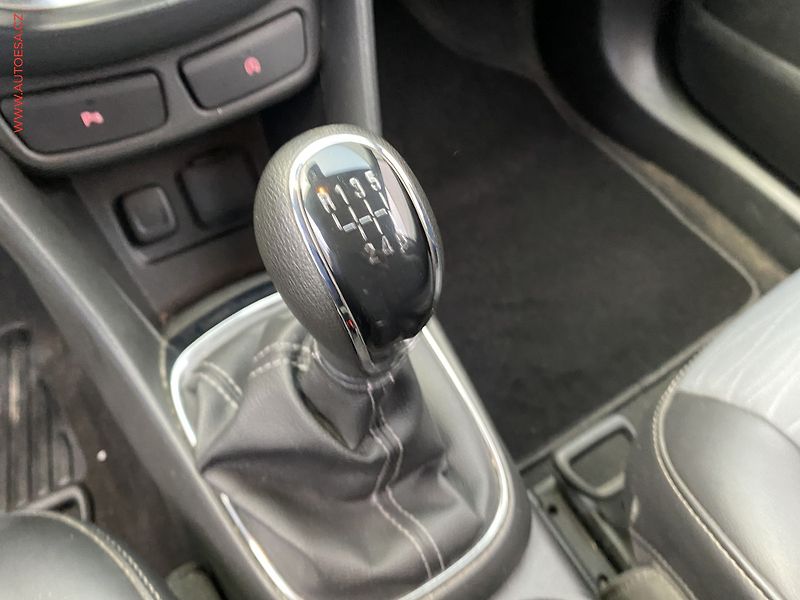 Opel Mokka (2015) 1.4T, Cosmo - fotka 16 z 18