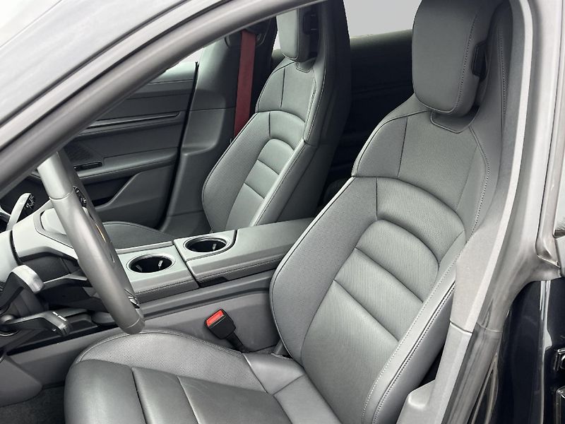 Porsche Taycan 4s Sport Turismo - fotka 25 z 30