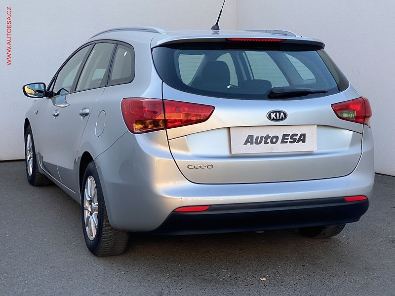Kia Ceed (2013) 1.4CVVT, Edition, AC, tempo - fotka 6 z 16