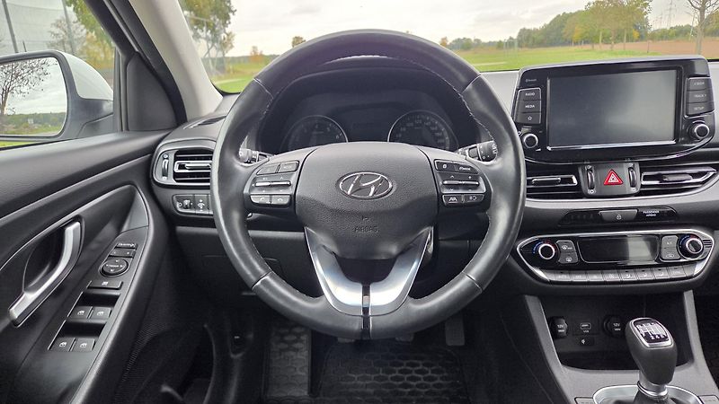 Hyundai i30 (2023) 1.5T-GDI 117 kW, Smart CZ DPH - fotka 17 z 30