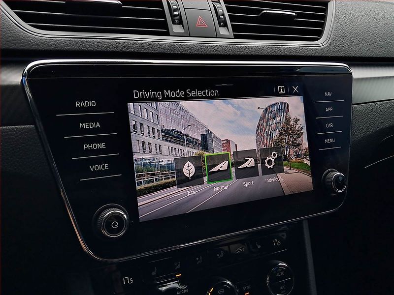 Škoda Superb (2021) Sportline 2.0 TDI - fotka 21 z 23