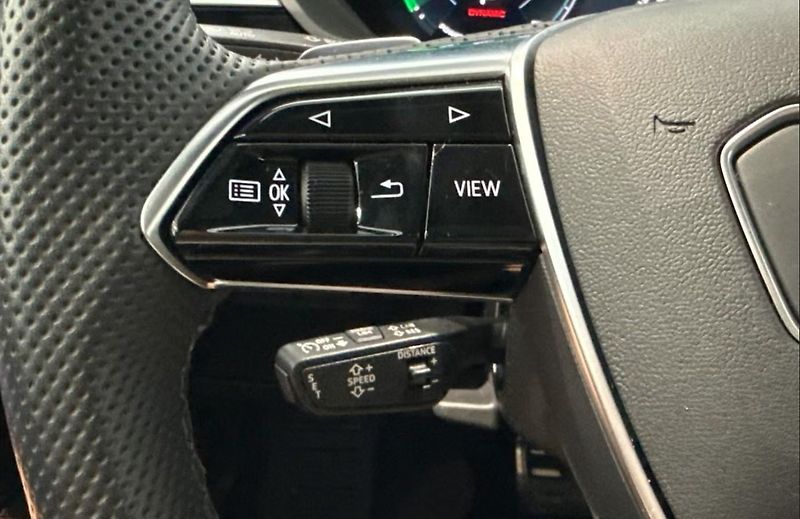 Audi Q8 e-tron 55 Q SoH 97% 360k Pano Tažné - fotka 18 z 34