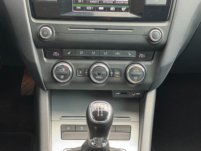 Škoda Octavia (2015) Ambition 1.6 TDI 81kW - fotka 21 z 29