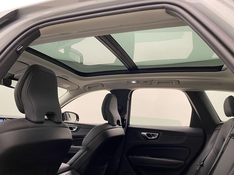 Volvo XC60 T8 AWD RECHARGE DARK ULTRA CZ - fotka 32 z 63