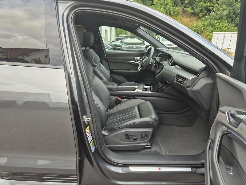 Audi e-tron SPORTBACK S 370kw SOH 96% - fotka 16 z 48