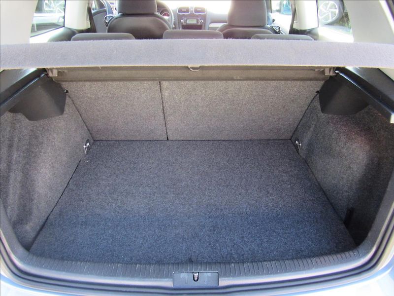 Volkswagen Golf 1,4 59kW - fotka 23 z 28