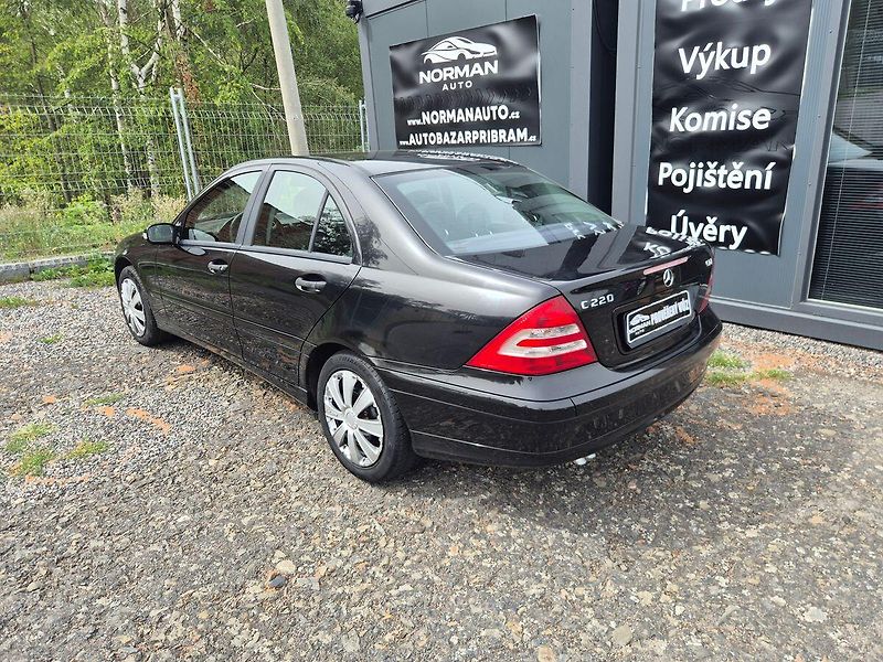 Mercedes-Benz Třídy C (2006) C220 CDi 110Kw sedan, Klima - fotka 5 z 21