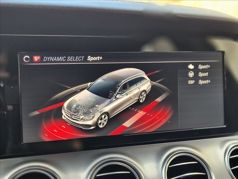 Mercedes-Benz Třídy E 220d*4M*AMG*head-up*webast - fotka 29 z 43