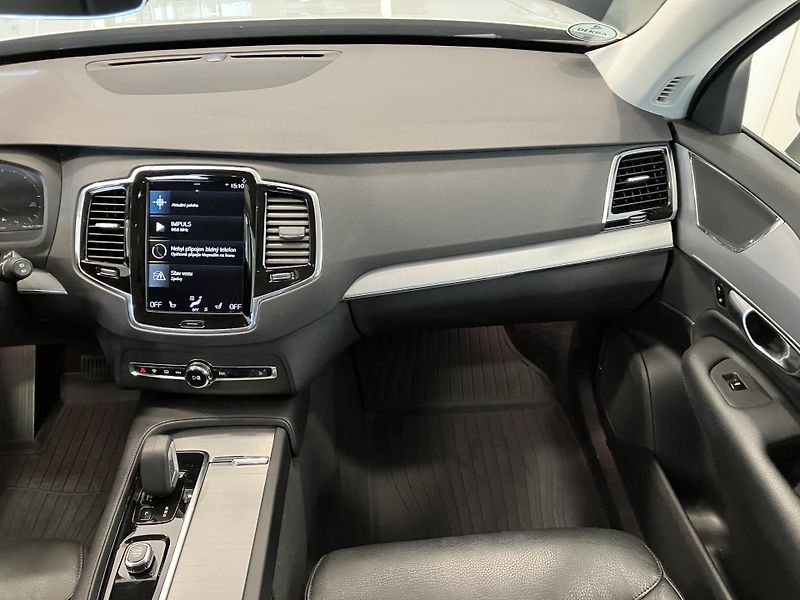 Volvo XC90 B5 AWD Momentum AT8 - fotka 18 z 48
