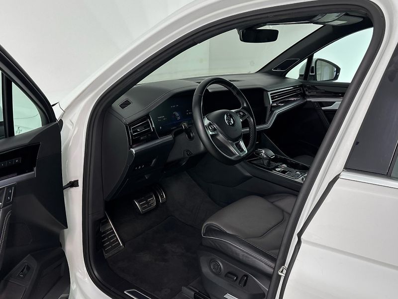 Volkswagen Touareg R-LINE - fotka 6 z 30